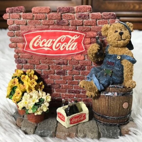 Coca-Cola x Boyds Bears Bearstone Collection 'Boyd F. Thirstin' - Picture 2 of 10